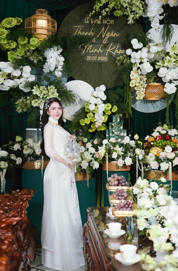 Cô dâu Thanh Ngân có ngoại hình nhẹ nhàng.