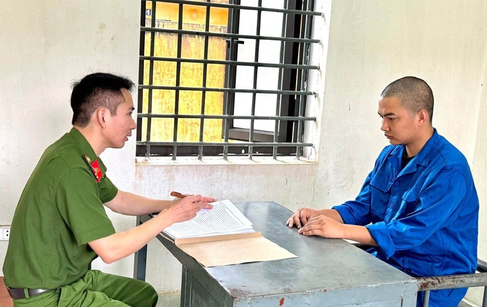 Đối tượng Nguyễn Quang Mạnh tại cơ quan điều tra.