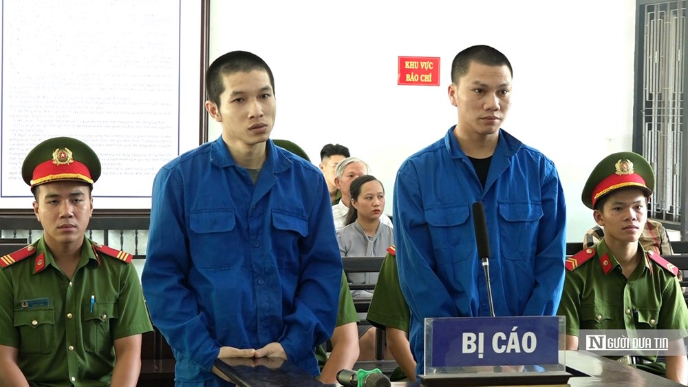 Hai bị cáo Hồ Minh Vũ và Trịnh Văn Rớt tại phiên toà.
