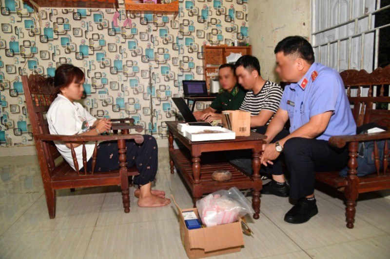 Cơ quan chức năng làm việc với đối tượng Từ Hoàng Cẩm Tú.