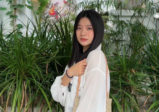 Nguyệt bắt đầu làm việc từ năm 21 tuổi với thu nhập khoảng 15–17 triệu đồng/tháng.