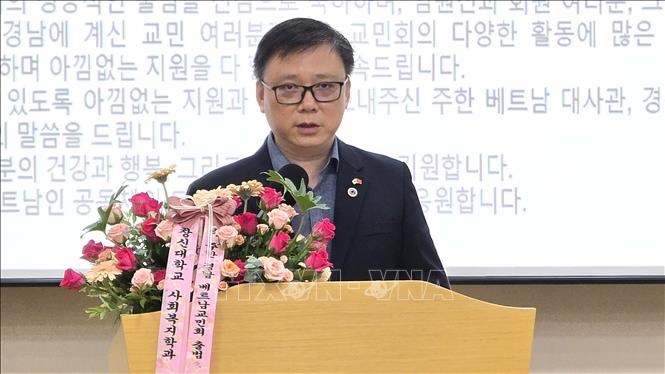 Ông Đào Tuấn Hùng, Chủ tịch Tổng hội Người Việt Nam tại Hàn Quốc, phát biểu chào mừng.