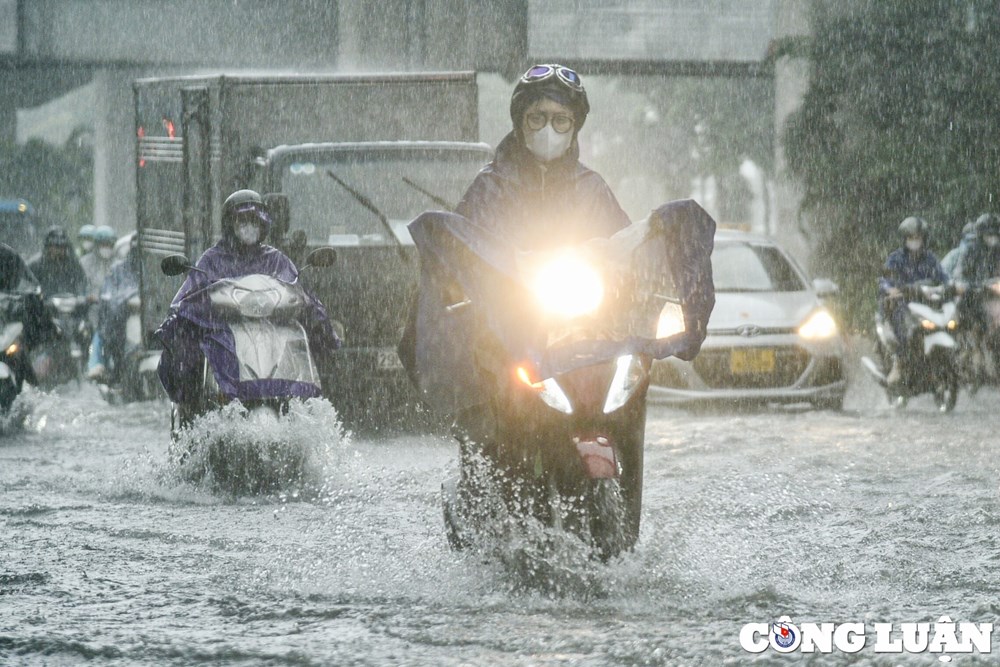 Dự báo trong ngày và đêm 27.07, khu vực từ Thanh Hóa đến Đà Nẵng tiếp tục có mưa rào và dông rải rác, cục bộ có nơi mưa to (ảnh minh họa).