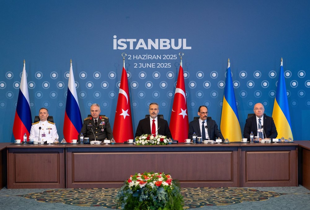 Ngoại trưởng Thổ Nhĩ Kỳ Hakan Fidan (giữa) chủ trì cuộc đàm phán thứ hai giữa Nga và Ukraine tại Istanbul ngày 2.6.2025. Ảnh minh họa: AA/TTXVN