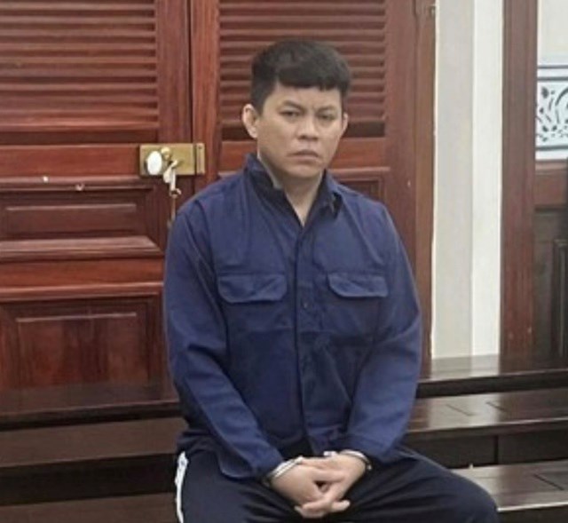 Bị cáo Điền bị xét xử tội Giết người vì đâm trọng thương vợ chồng hàng xóm.