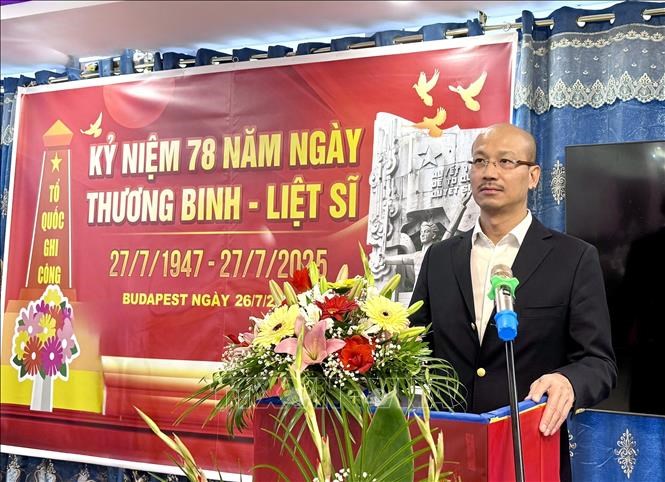 Đại sứ Việt Nam tại Hungary Bùi Lê Thái phát biểu tại buổi lễ. Ảnh: TTXVN