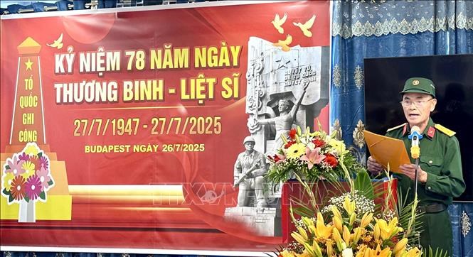 Đại diện Ban liên lạc Hội Cựu chiến binh Việt Nam tại Hungary phát biểu tại buổi lễ. Ảnh: TTXVN
