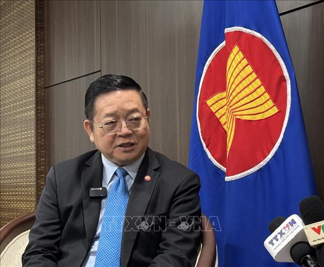 Tổng Thư ký ASEAN Kao Kim Hourn trả lời phỏng vấn phóng viên TTXVN tại Indonesia. Ảnh tư liệu: Đỗ Quyên/PV TTXVN tại Indonesia