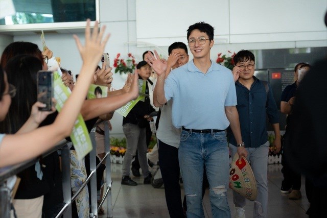 Nam diễn viên Jung Il Woo đến Tp. HCM.