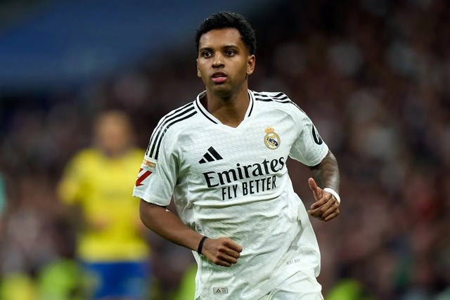 Việc Real Madrid có thể hạ giá, mở ra cơ hội lớn cho Arsenal và Liverpool trong việc chiêu mộ Rodrygo. (Getty Images)