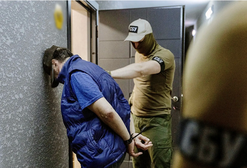 Cơ quan An ninh Ukraine (SBU) đã bắt giữ một người đàn ông chịu trách nhiệm lên kế hoạch ám sát Serhii Filimonov, chỉ huy Tiểu đoàn Cơ giới Độc lập số 108 “Những con sói Da Vinci”. Ảnh: Website SBU