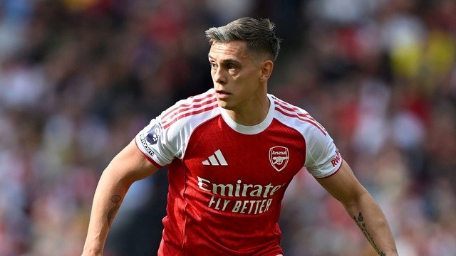 Trossard hiện đang trì hoãn việc gia hạn hợp đồng với Arsenal.