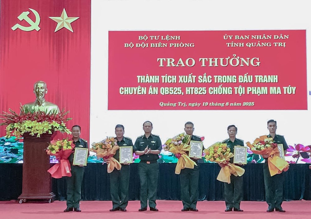 Khen thưởng Bội đội Biên phòng Quảng Trị sau chuyên án phá đường đường dây ma túy "khủng" - ảnh 1