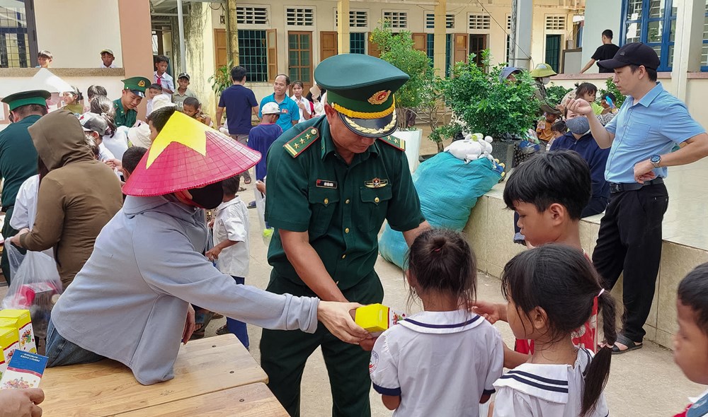 “Bữa tiệc hạnh phúc” nối nhịp yêu thương nơi biên giới - ảnh 3