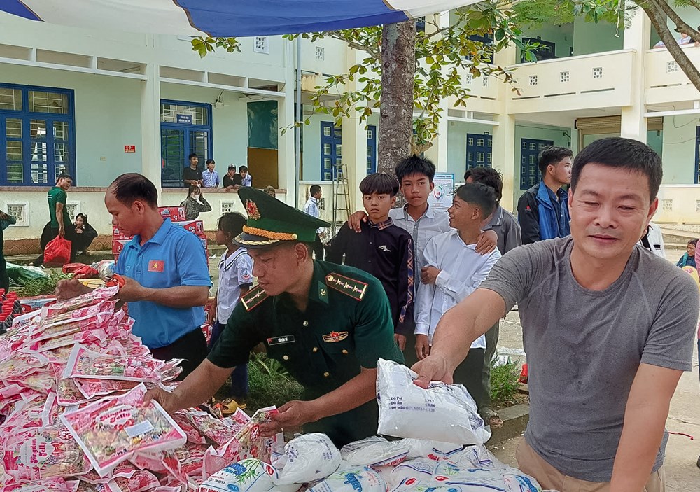 “Bữa tiệc hạnh phúc” nối nhịp yêu thương nơi biên giới - ảnh 2