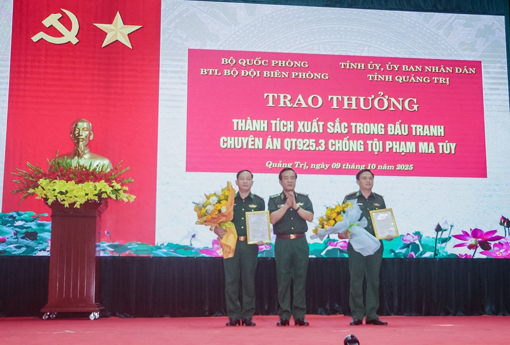 Khen thưởng sau chiến công triệt phá đường dây vận chuyển 500kg ma túy - ảnh 1