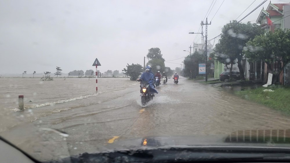 Đảm bảo an toàn tuyệt đối cho học sinh trong mùa mưa lũ - ảnh 1