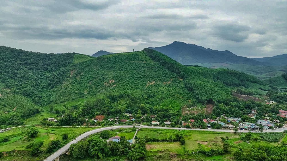 Quảng Trị chỉ đạo khẩn trước nguy cơ sạt lở núi - ảnh 1