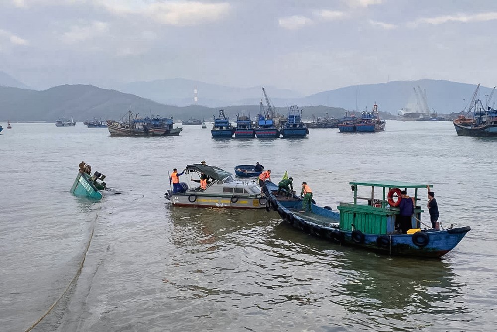 Biên phòng Quảng Trị kịp thời ứng cứu ngư dân gặp nạn - ảnh 1