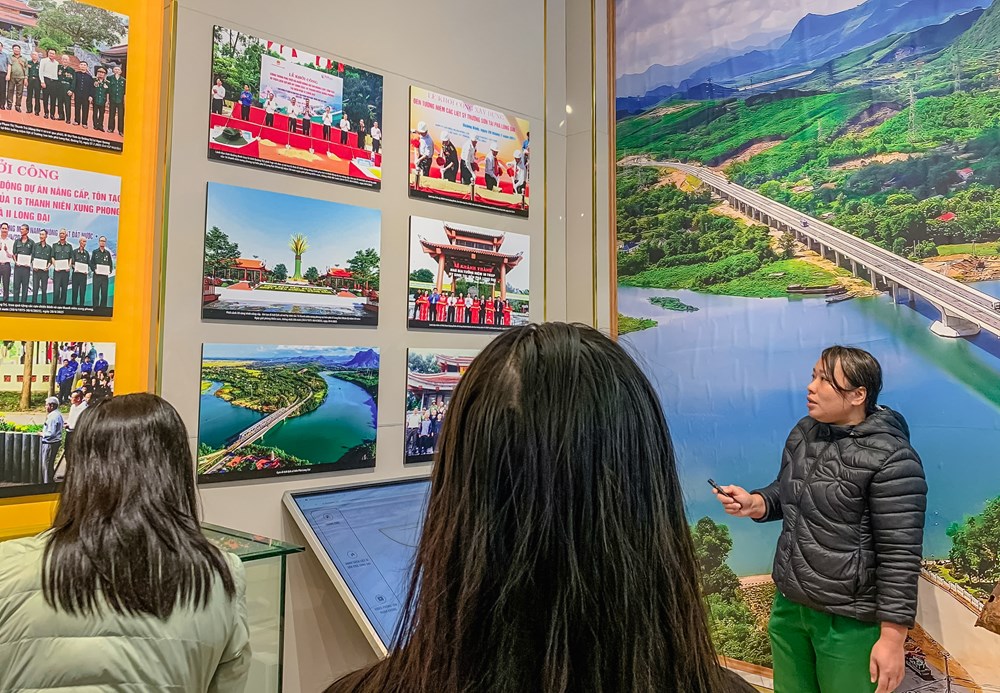 Hành trình tri ân của học sinh dân tộc nội trú Quảng Trị - ảnh 4