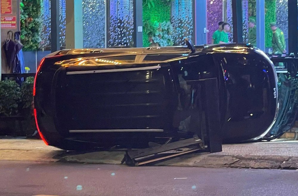 Khởi tố, tạm giam đối tượng lái ô tô tông người sau mâu thuẫn - ảnh 3