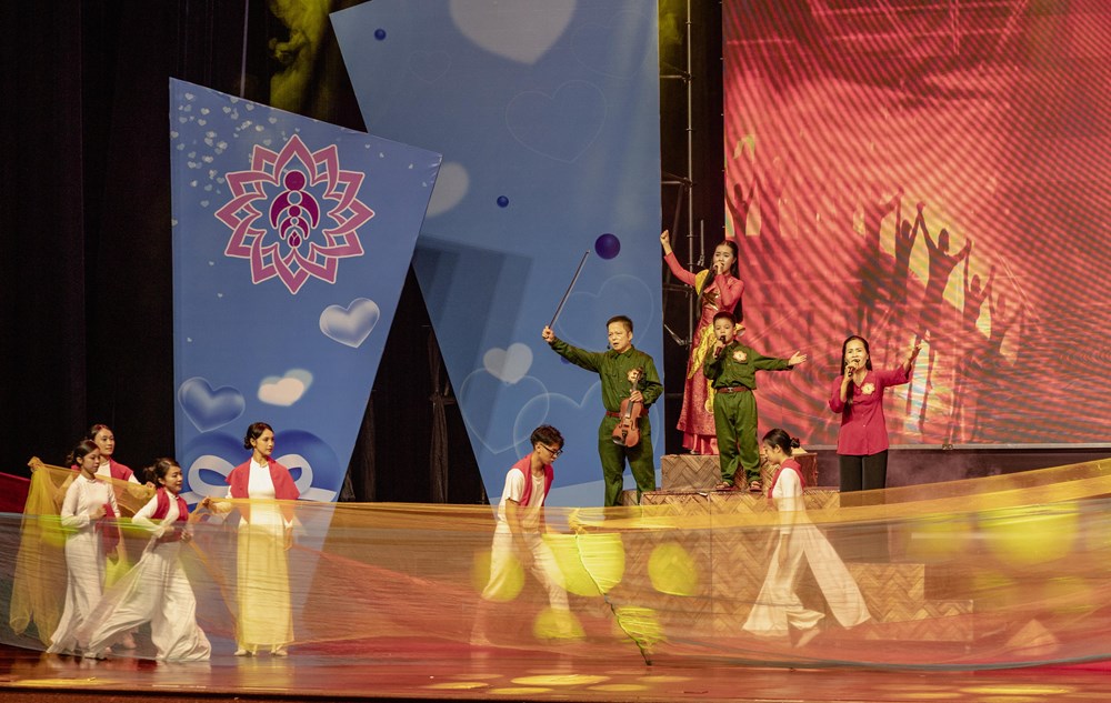 Tiếng hát gia đình - Sân chơi nghệ thuật gắn kết các thế hệ - ảnh 2