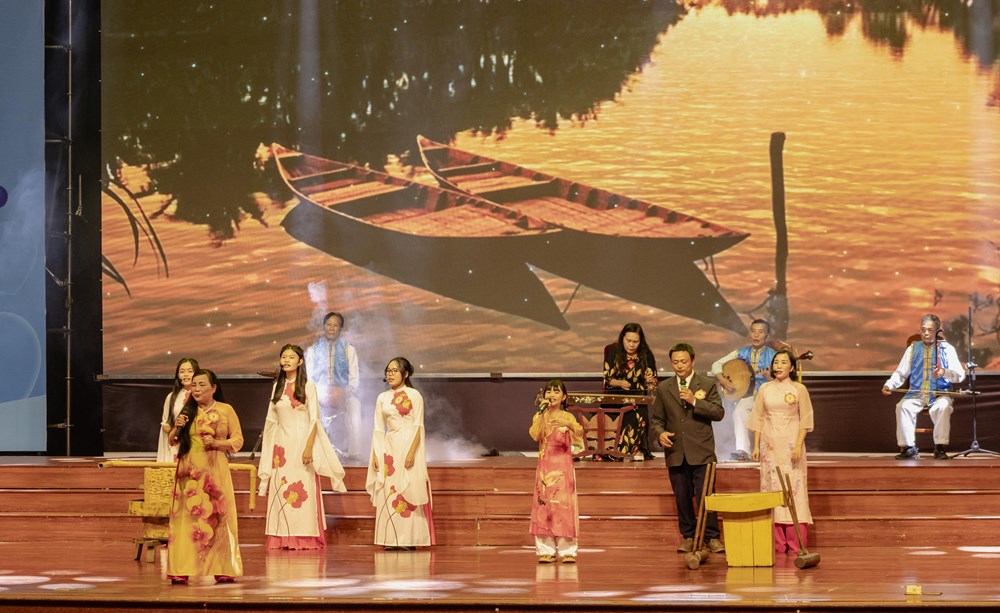 Tiếng hát gia đình - Sân chơi nghệ thuật gắn kết các thế hệ - ảnh 4