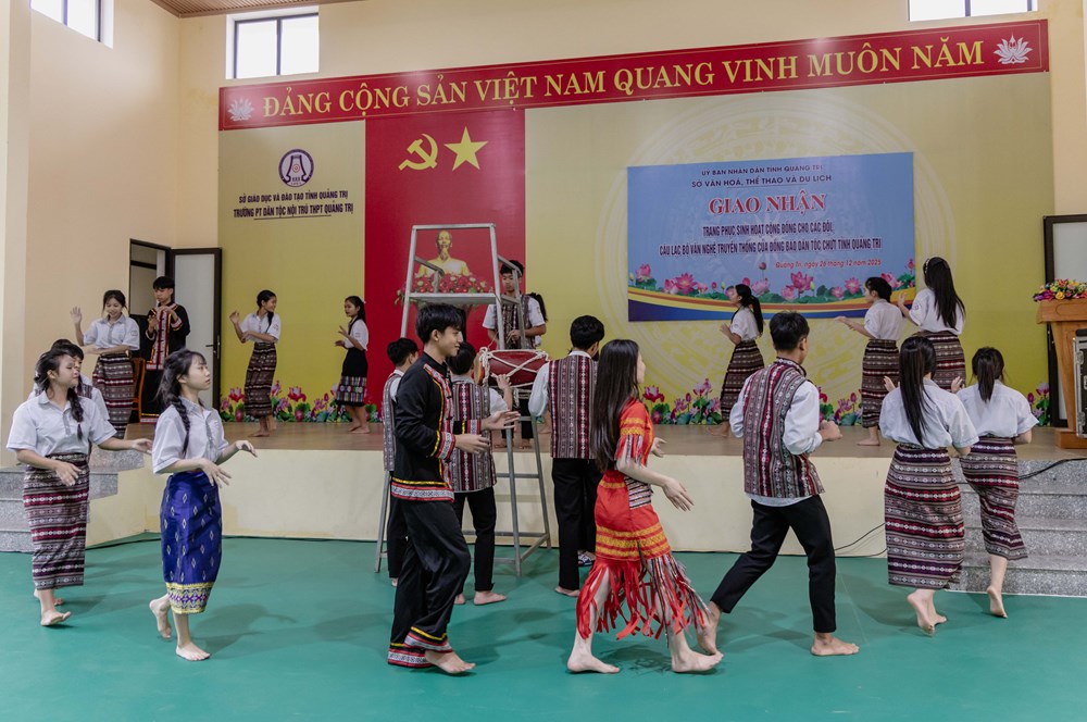 Trao áo cộng đồng – Gìn giữ văn hóa người Chứt - ảnh 3