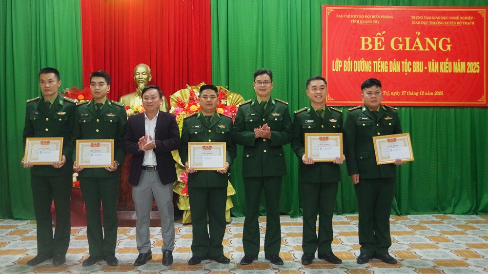 Hiểu tiếng dân, vững nhiệm vụ nơi biên giới - ảnh 3