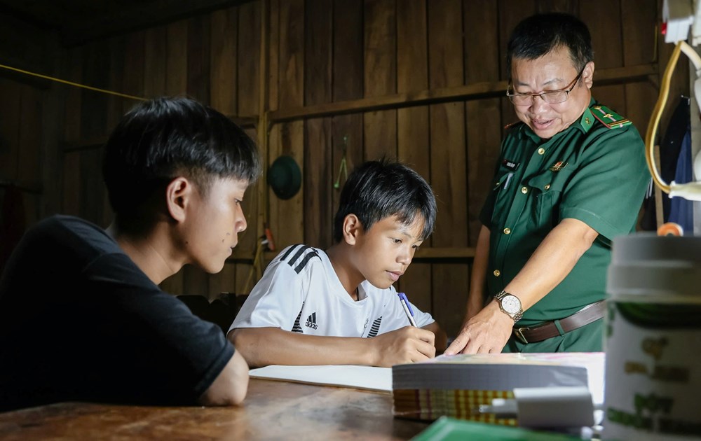 Hiểu tiếng dân, vững nhiệm vụ nơi biên giới - ảnh 1