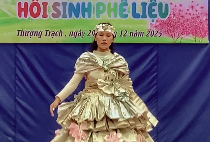 Quảng Trị: Khi phế liệu “cất tiếng nói” từ sàn diễn học trò - ảnh 3