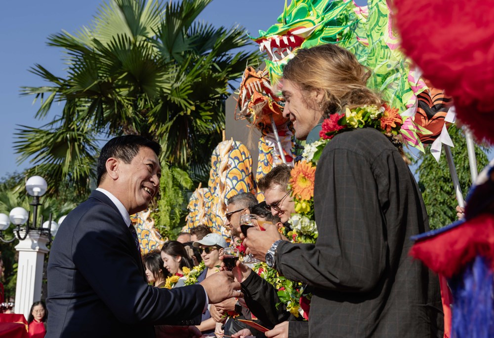 Quảng Trị đón những vị khách quốc tế “xông đất” vùng di sản - ảnh 8