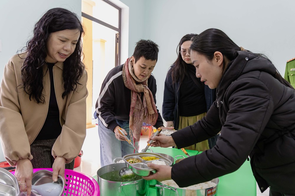 Quảng Trị: Sẻ chia lặng thầm để trẻ em vùng biên đến lớp - ảnh 6