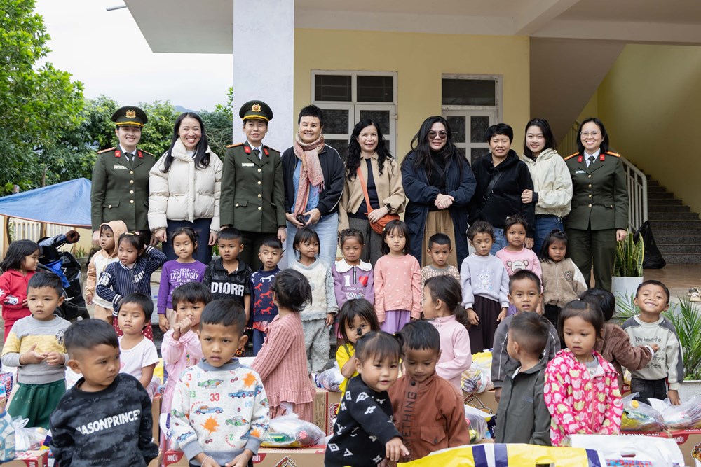 Quảng Trị: Sẻ chia lặng thầm để trẻ em vùng biên đến lớp - ảnh 9