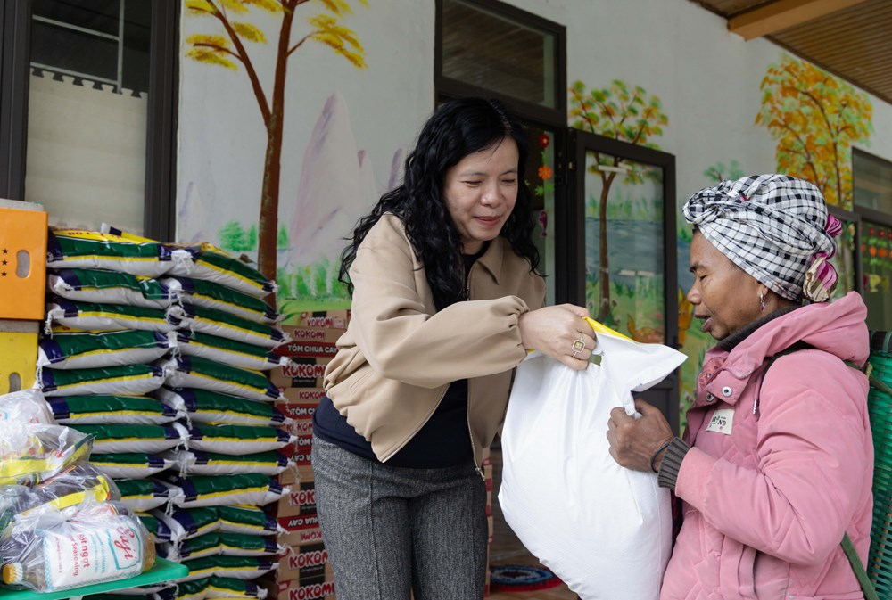 Quảng Trị: Sẻ chia lặng thầm để trẻ em vùng biên đến lớp - ảnh 10