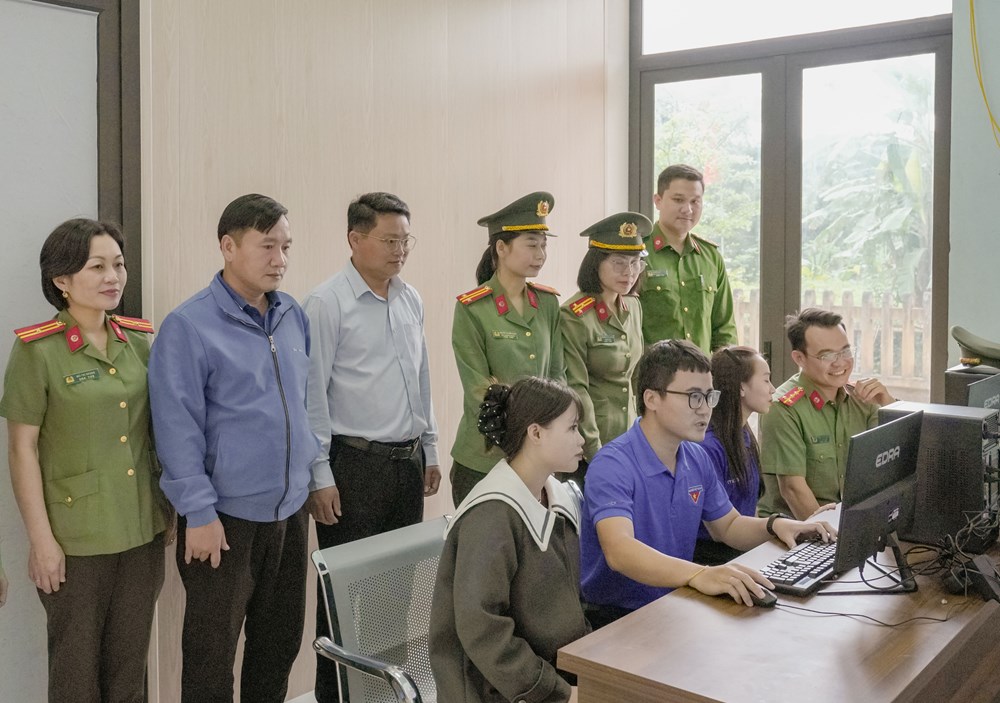 “Lớp học số” giữa bản làng Dân Hóa - ảnh 1