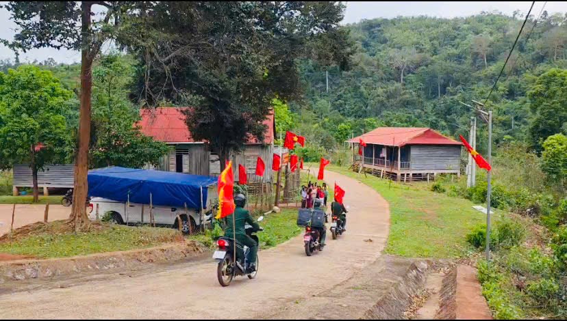 Rộn ràng ngày hội non sông ở hai tuyến biên giới Quảng Trị - ảnh 1