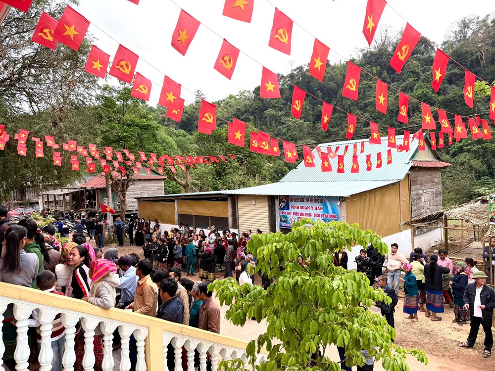 Lá phiếu gửi gắm niềm tin của đồng bào Ma Coong - ảnh 1