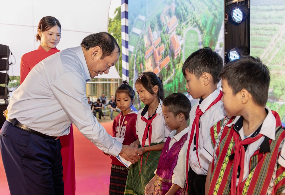 Bộ trưởng Nguyễn Văn Hùng dự lễ khởi công xây dựng trường phổ thông nội trú liên cấp tại Quảng Trị - ảnh 3