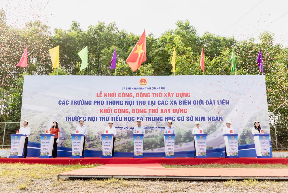 Bộ trưởng Nguyễn Văn Hùng dự lễ khởi công xây dựng trường phổ thông nội trú liên cấp tại Quảng Trị - ảnh 1