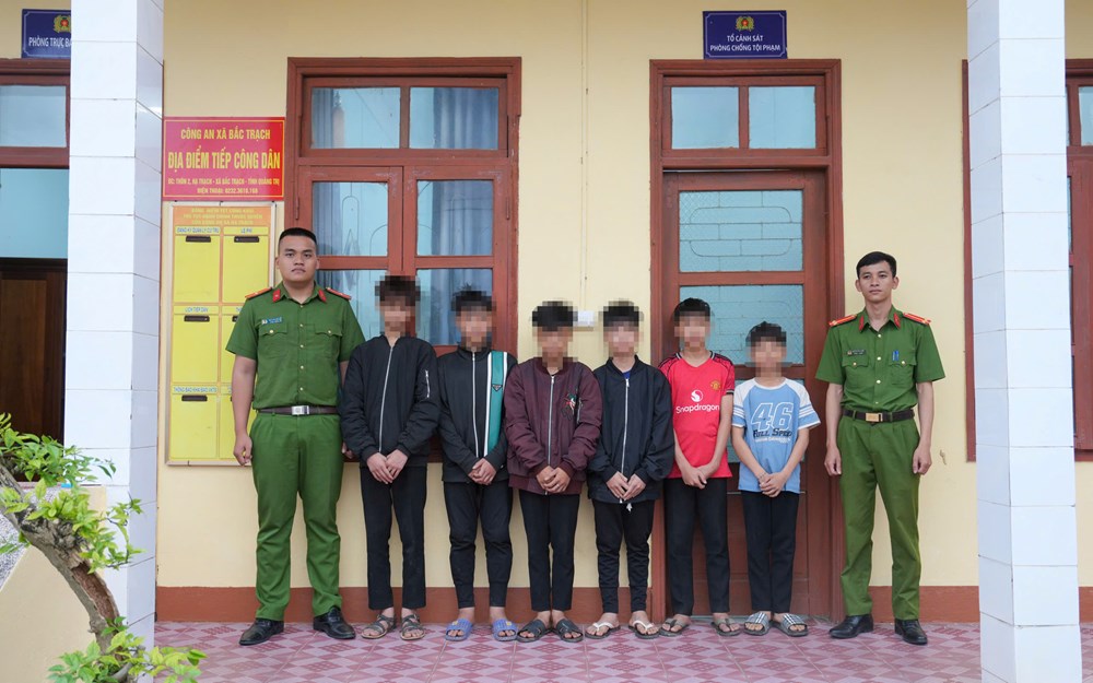 Nhóm trẻ ném đá vào ô tô trên cao tốc để tiêu khiển - ảnh 1