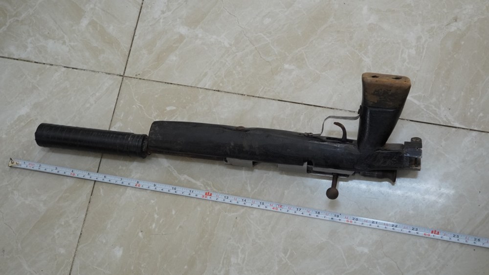 Khởi tố, bắt tạm giam đối tượng dùng súng tự chế gây án nghiêm trọng - ảnh 2