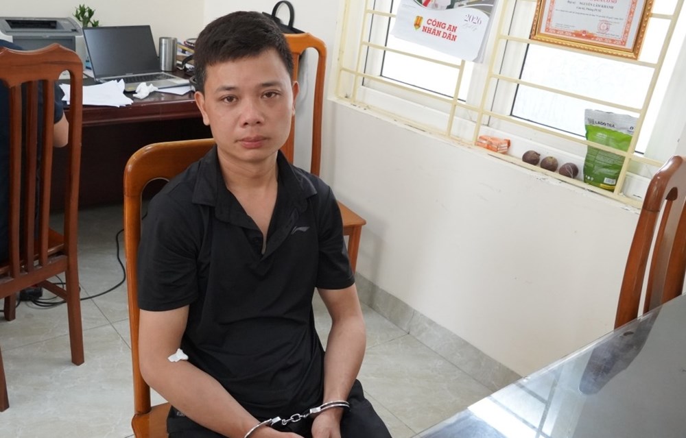 Khởi tố, bắt tạm giam đối tượng dùng súng tự chế gây án nghiêm trọng - ảnh 1