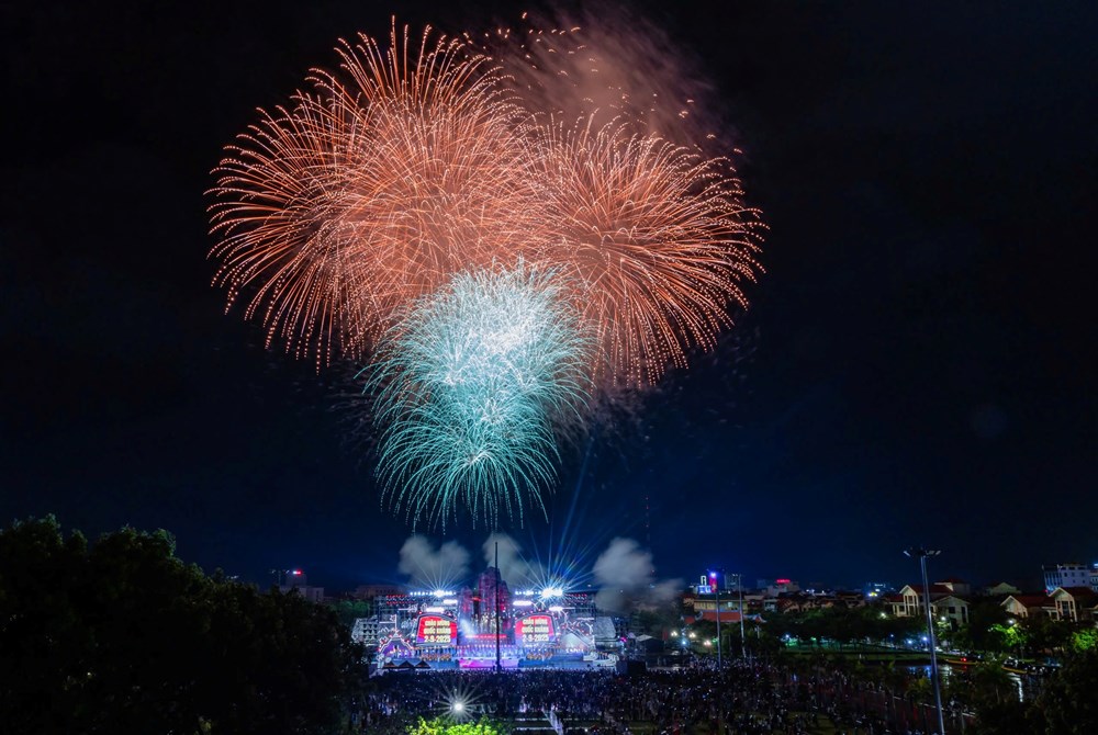 Quảng Trị: Bắn pháo hoa tầm thấp dịp 30.4 - ảnh 1