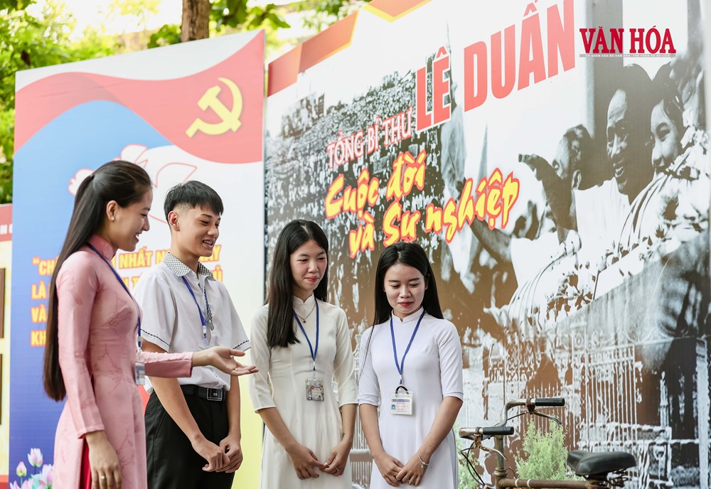 Quảng Trị: Khi học sinh “chạm” vào lịch sử qua triển lãm - ảnh 2