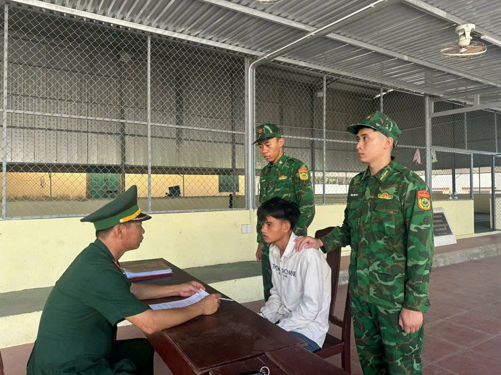 Liên tiếp ngăn chặn người xuất cảnh trái phép qua biên giới - ảnh 1