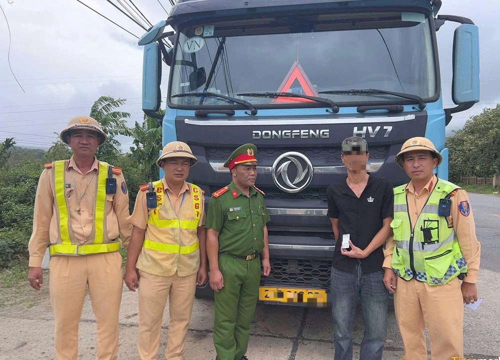 Kiểm tra xe đầu kéo, phát hiện tài xế tái phạm sử dụng ma túy - ảnh 1