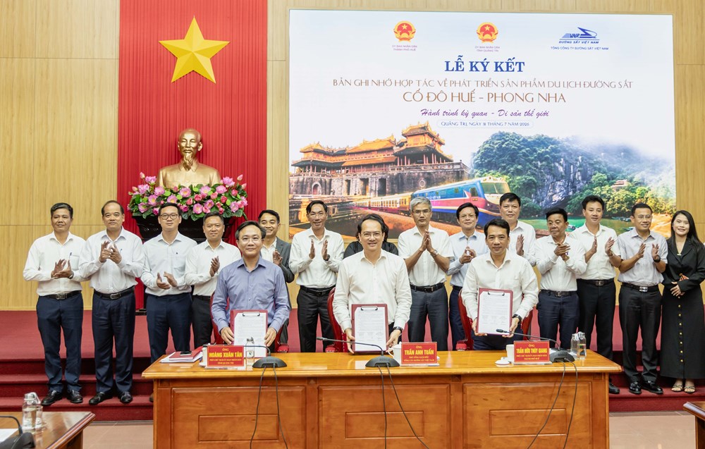Đoàn tàu di sản mở rộng không gian liên kết du lịch miền Trung - ảnh 3