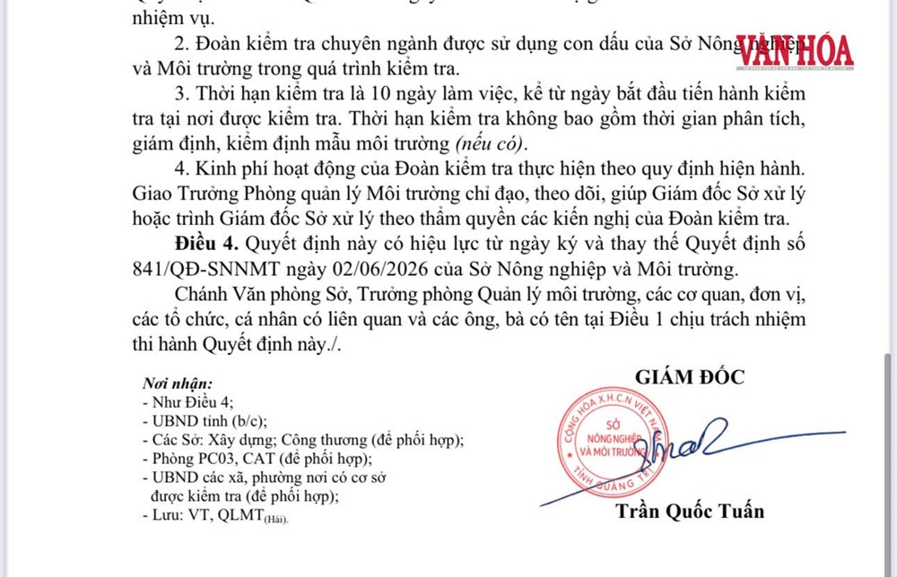 Hồ Lòng Đèn đổi màu bất thường - ảnh 3