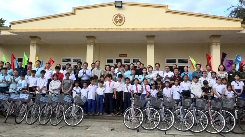 Ấm áp những món quà trước thềm năm học mới - ảnh 2